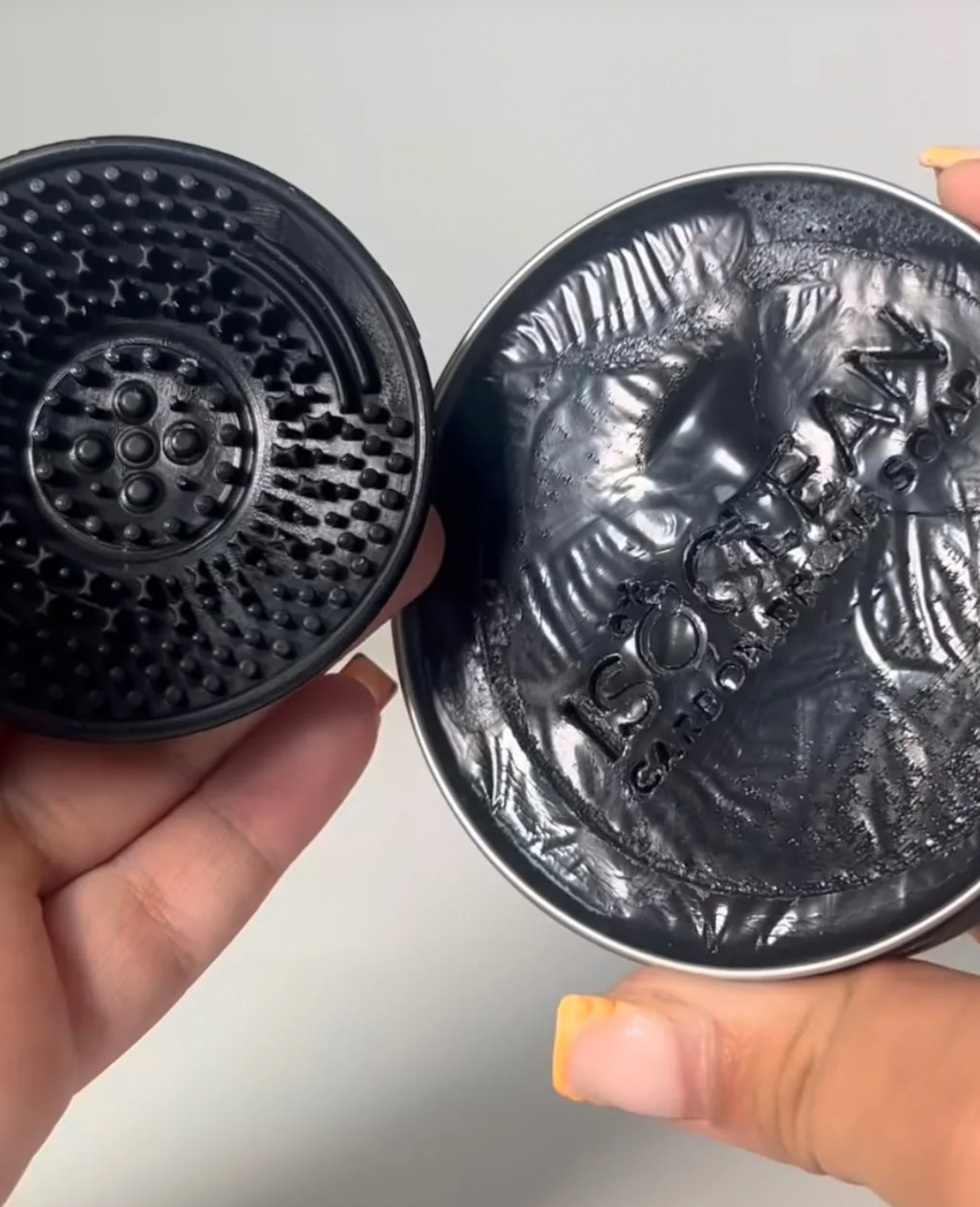 MU x ISOCLEAN Carbon Makeup Brush Soap